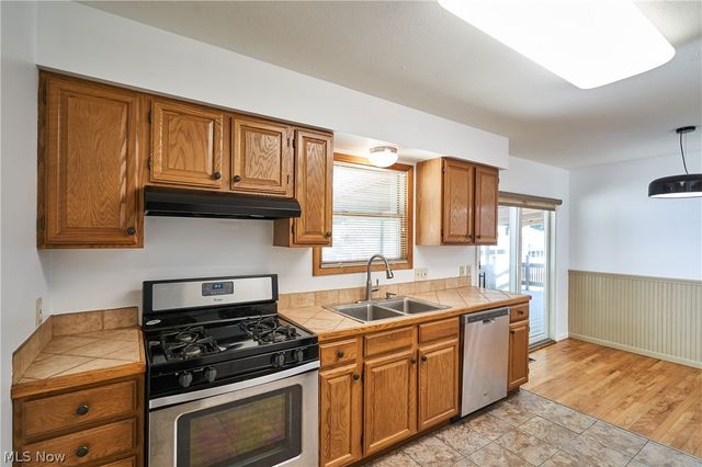1056 Endicott Drive, Akron, OH 44313