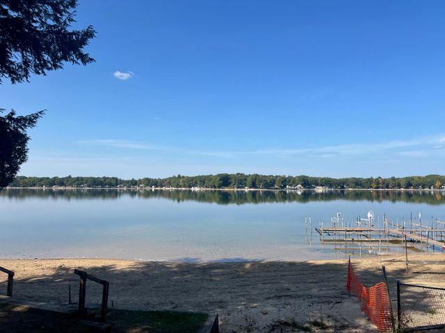 10429 Garfield Avenue, Lake, MI 48632