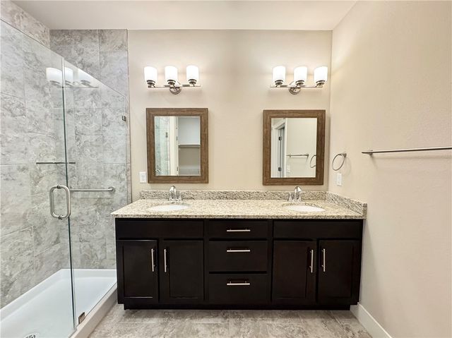 921 NE Heights Lane, Bentonville, AR 72712