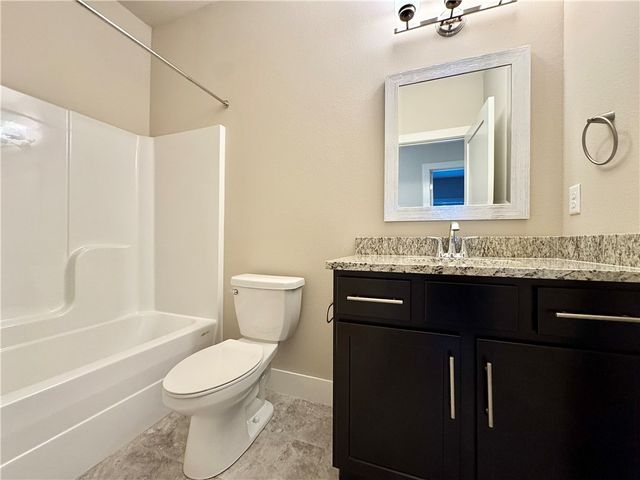 921 NE Heights Lane, Bentonville, AR 72712