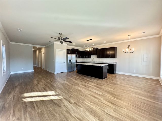 921 NE Heights Lane, Bentonville, AR 72712