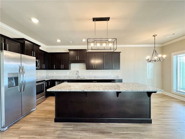 921 NE Heights Lane, Bentonville, AR 72712