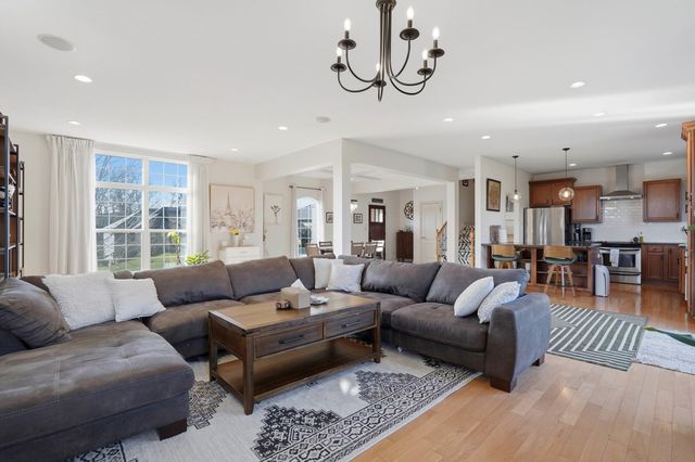 2307 REDMOND CT, Columbia, MO 65203