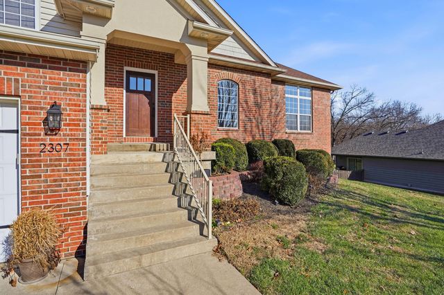 2307 REDMOND CT, Columbia, MO 65203