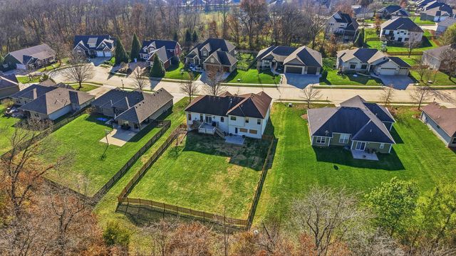 2307 REDMOND CT, Columbia, MO 65203