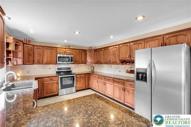 3830 McIntosh Drive, North Whitehall Twp, PA 18069