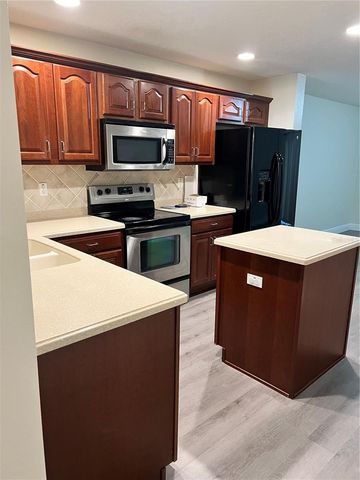 8112 SILENT CREEK DRIVE, Tampa, FL 33615