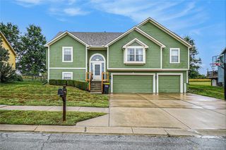 1108 W 10TH Avenue, Kearney, MO 64060