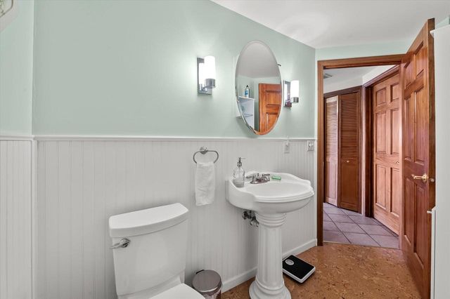 W303N2665 Maple AVENUE, Pewaukee, WI 53072