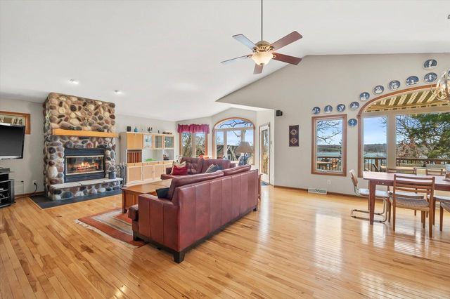 W303N2665 Maple AVENUE, Pewaukee, WI 53072