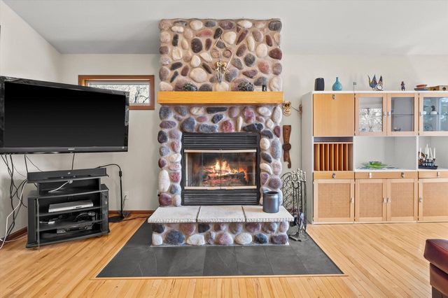 W303N2665 Maple AVENUE, Pewaukee, WI 53072