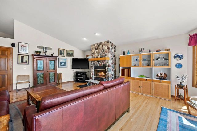 W303N2665 Maple AVENUE, Pewaukee, WI 53072