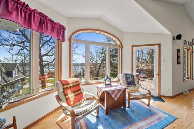 W303N2665 Maple AVENUE, Pewaukee, WI 53072