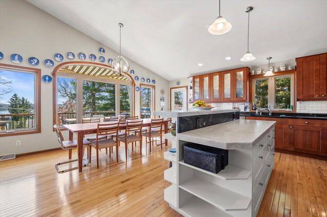 W303N2665 Maple AVENUE, Pewaukee, WI 53072