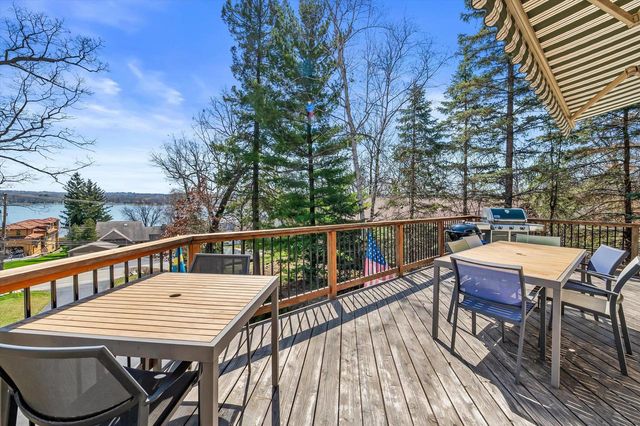 W303N2665 Maple AVENUE, Pewaukee, WI 53072