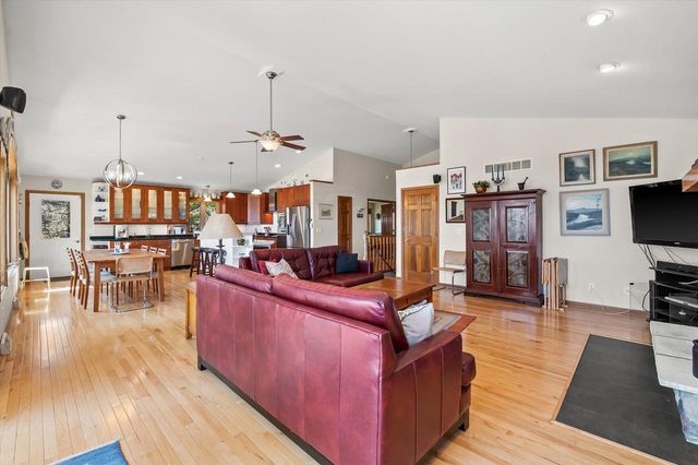 W303N2665 Maple AVENUE, Pewaukee, WI 53072