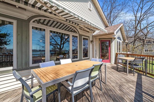 W303N2665 Maple AVENUE, Pewaukee, WI 53072