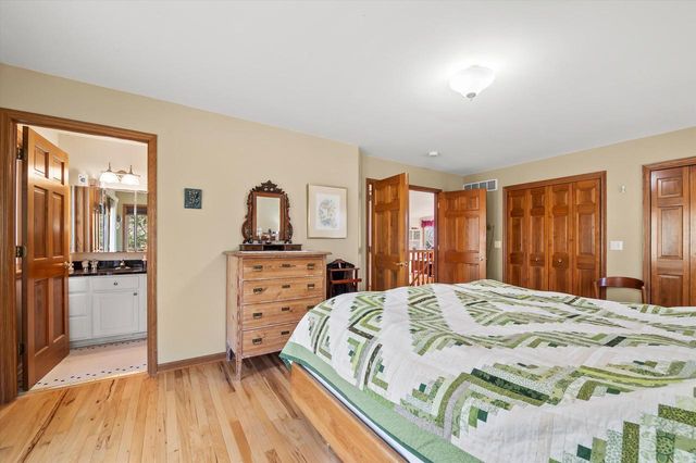 W303N2665 Maple AVENUE, Pewaukee, WI 53072