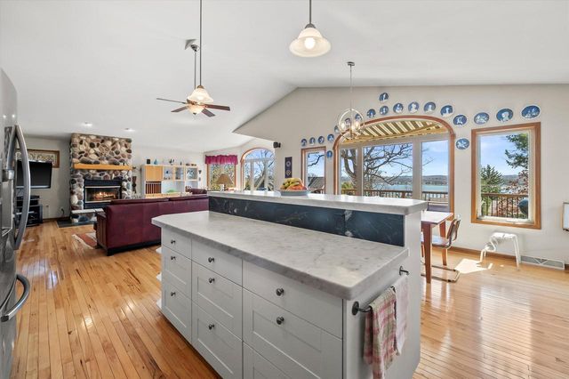 W303N2665 Maple AVENUE, Pewaukee, WI 53072