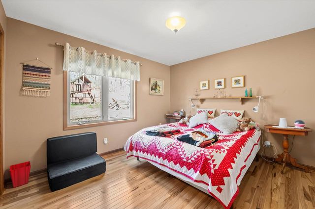W303N2665 Maple AVENUE, Pewaukee, WI 53072