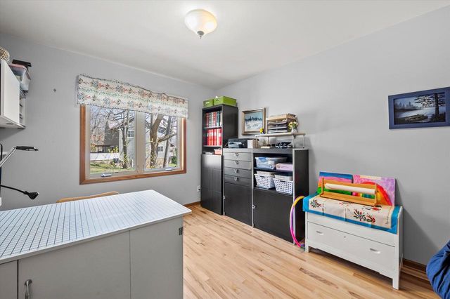 W303N2665 Maple AVENUE, Pewaukee, WI 53072