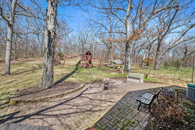 W303N2665 Maple AVENUE, Pewaukee, WI 53072