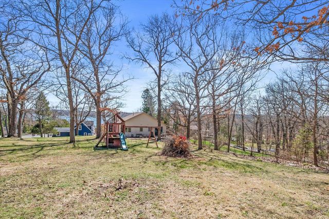 W303N2665 Maple AVENUE, Pewaukee, WI 53072