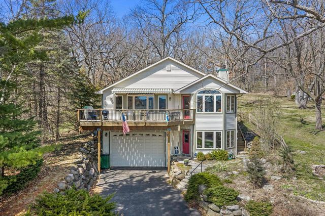 W303N2665 Maple AVENUE, Pewaukee, WI 53072
