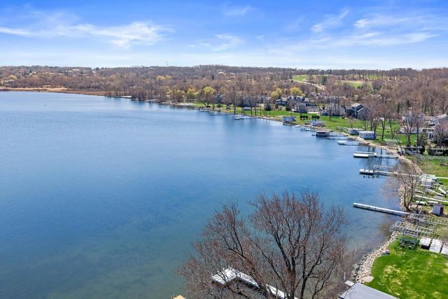 W303N2665 Maple AVENUE, Pewaukee, WI 53072