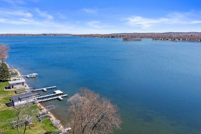 W303N2665 Maple AVENUE, Pewaukee, WI 53072