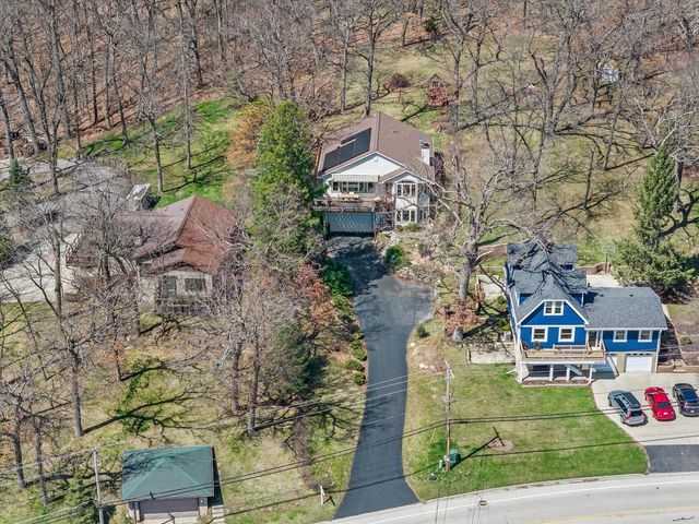 W303N2665 Maple AVENUE, Pewaukee, WI 53072