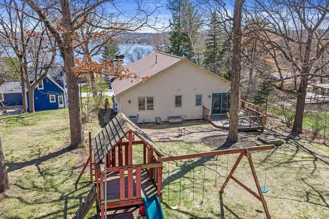 W303N2665 Maple AVENUE, Pewaukee, WI 53072