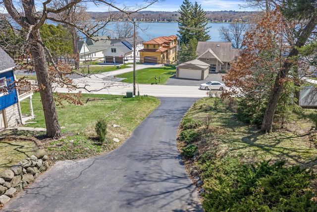 W303N2665 Maple AVENUE, Pewaukee, WI 53072