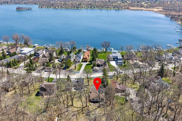 W303N2665 Maple AVENUE, Pewaukee, WI 53072