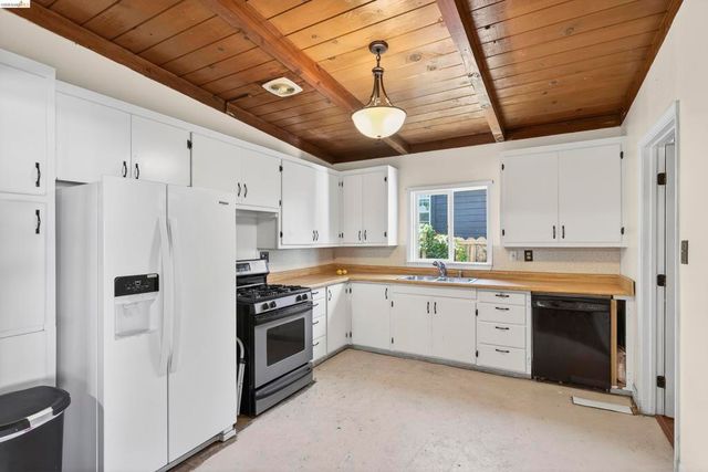 1050 Sierra Ave, Martinez, CA 94553