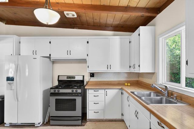 1050 Sierra Ave, Martinez, CA 94553