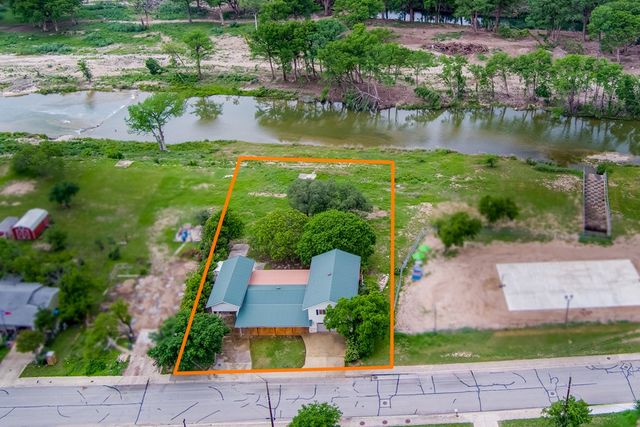621 Guadalupe St, Kerrville, TX 78028