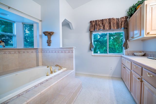 621 Guadalupe St, Kerrville, TX 78028