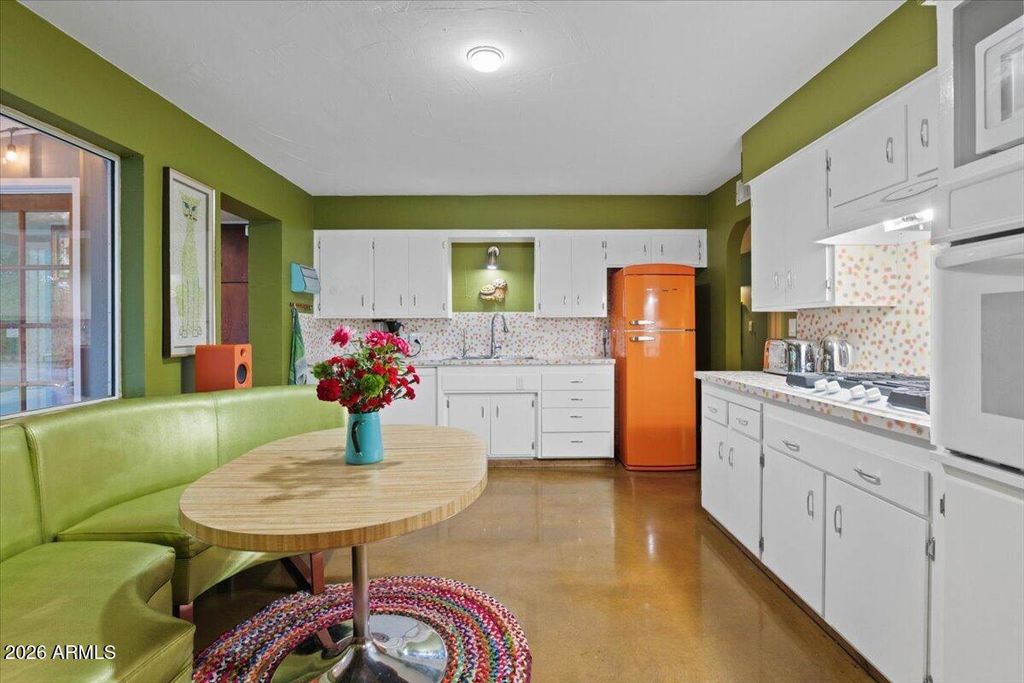 Image 10 of property listing at 3013 N 27TH Street, Phoenix, AZ 85016