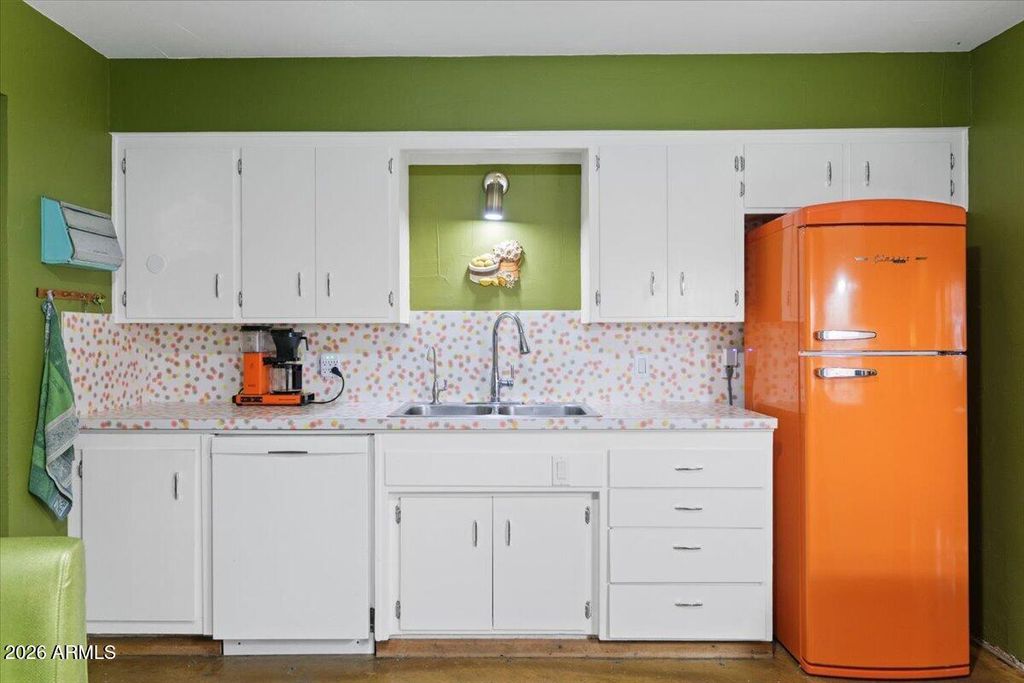 Image 11 of property listing at 3013 N 27TH Street, Phoenix, AZ 85016