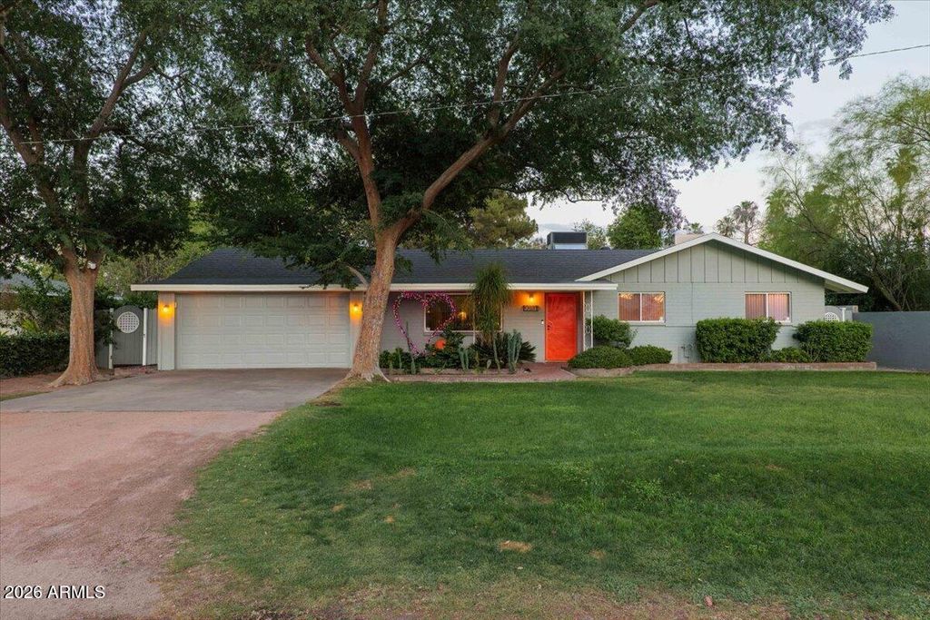 Image 3 of property listing at 3013 N 27TH Street, Phoenix, AZ 85016