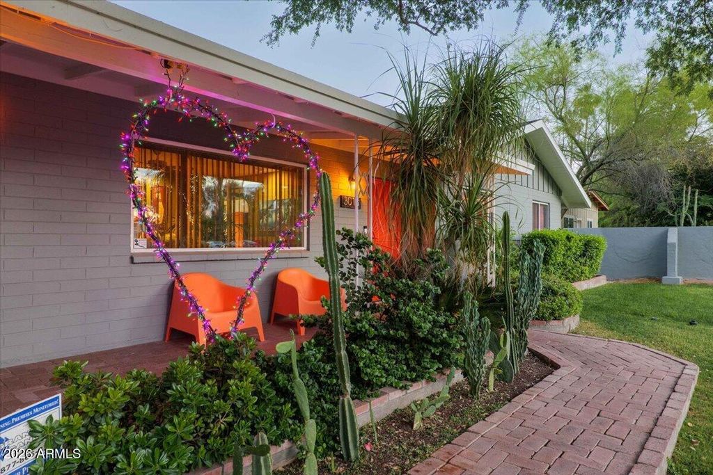 Image 4 of property listing at 3013 N 27TH Street, Phoenix, AZ 85016