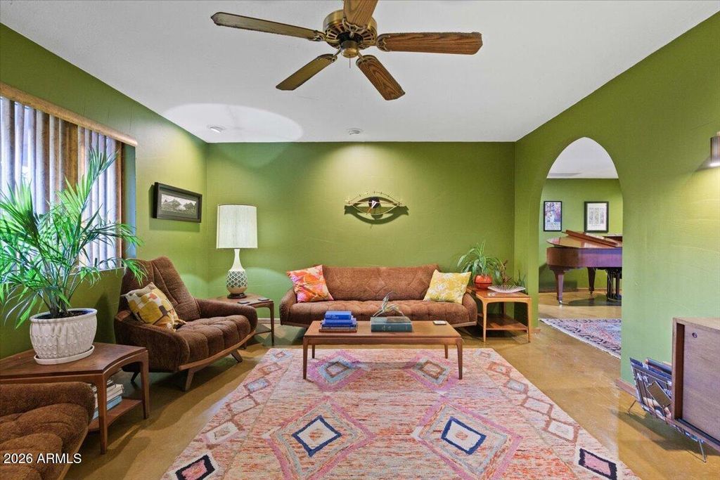 Image 5 of property listing at 3013 N 27TH Street, Phoenix, AZ 85016