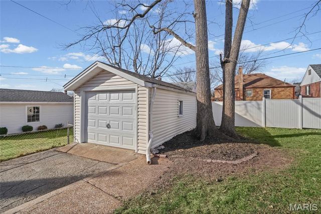 8605 Neier Lane, Affton, MO 63123