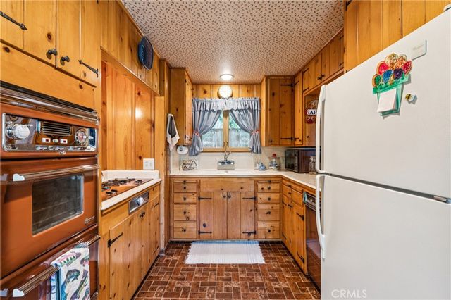 373 John Muir, Lake Arrowhead, CA 92352
