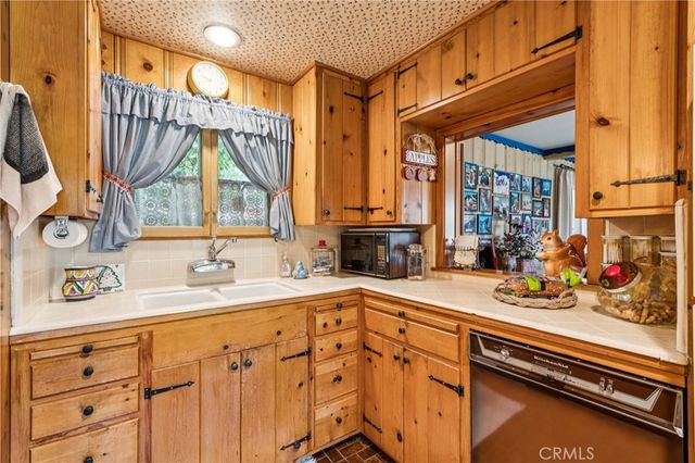 373 John Muir, Lake Arrowhead, CA 92352