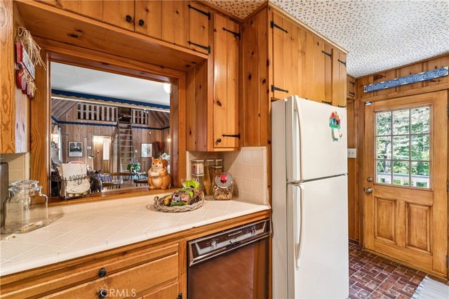 373 John Muir, Lake Arrowhead, CA 92352