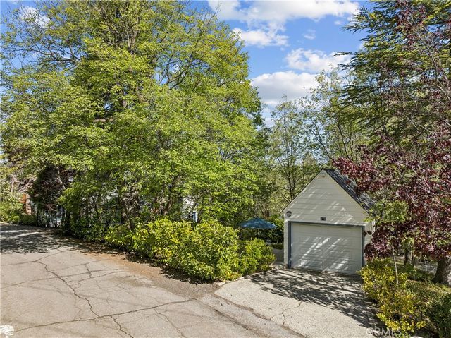 373 John Muir, Lake Arrowhead, CA 92352