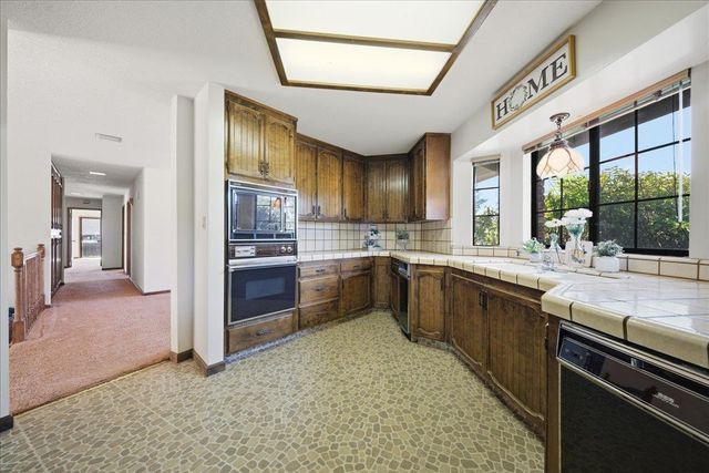 117 Oak Rock Cir, Folsom, CA 95630