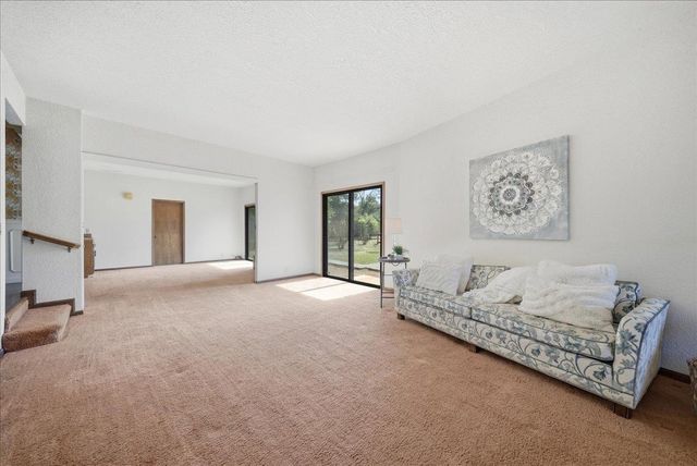 117 Oak Rock Cir, Folsom, CA 95630